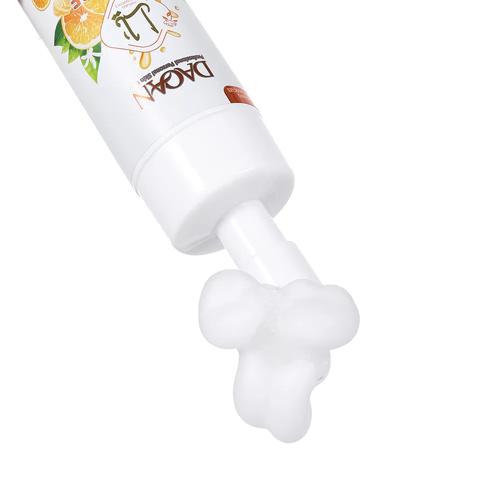 Daqan Face Cleansing Vitamin C Moisturizing Face Wash Gentle Facial Cleanser with Brush