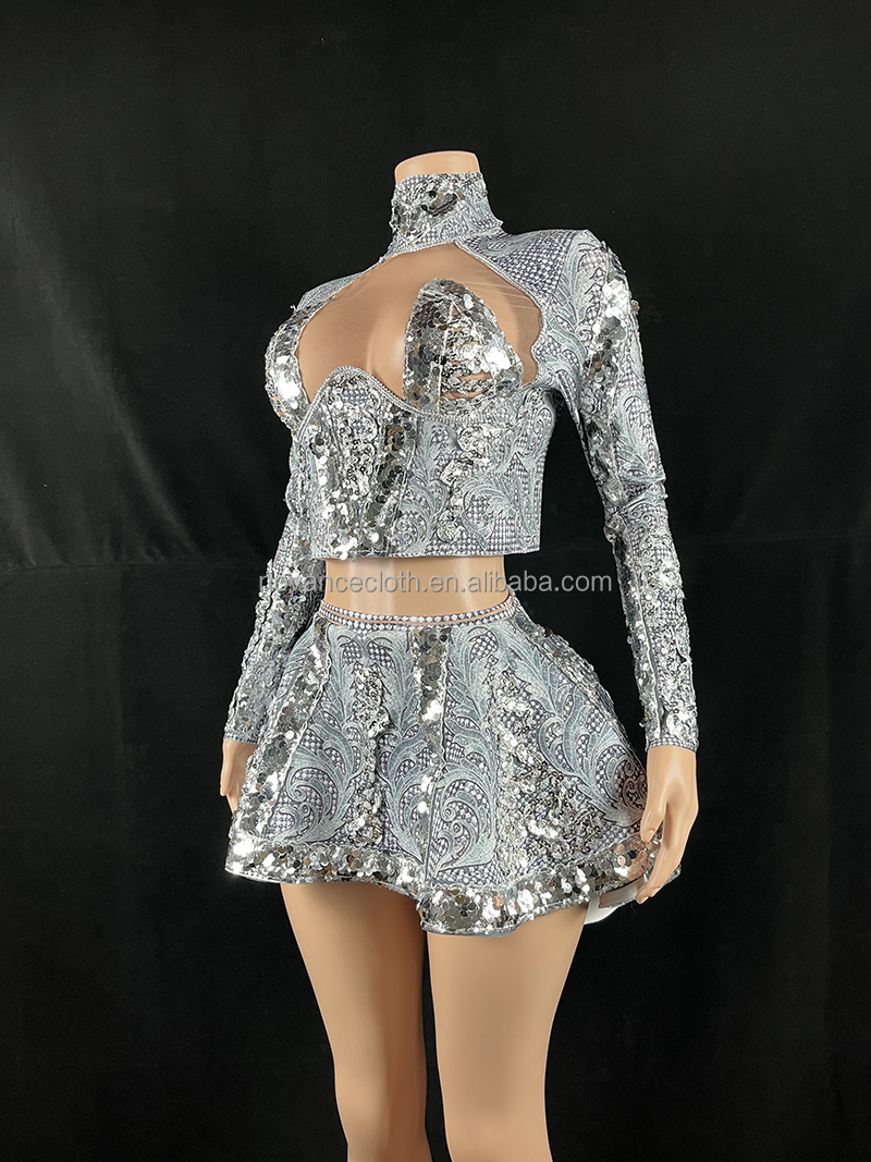 Костюм женский летний серебристый с блестками для клуба