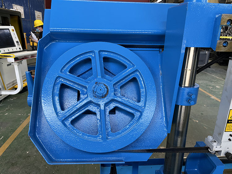 Ленточная пила по металлу для строительства промышленная