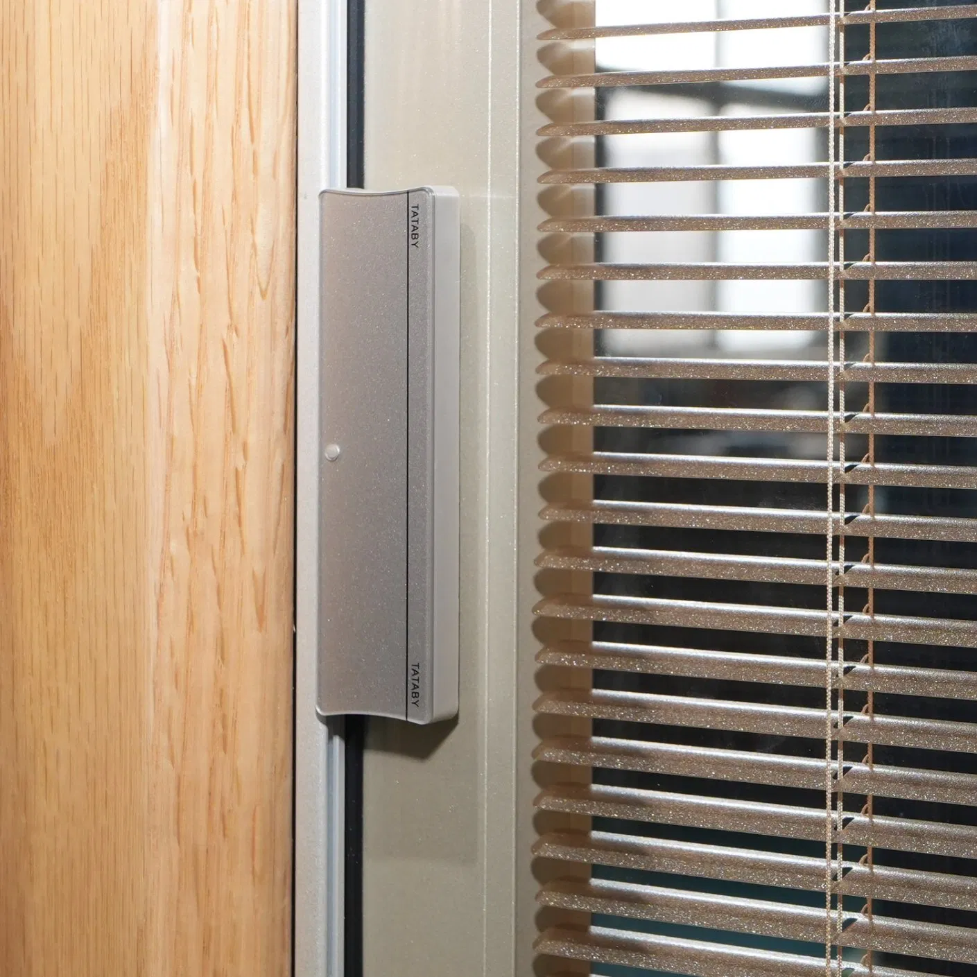 Good Thermal Insulation Sound Insulation High Protective Properties Aluminum Clad Wooden Window