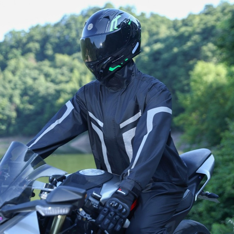 Hot Sale Quick-Drying High Quality Three-Dimensional Cutting Rain Suit Set with BSCI