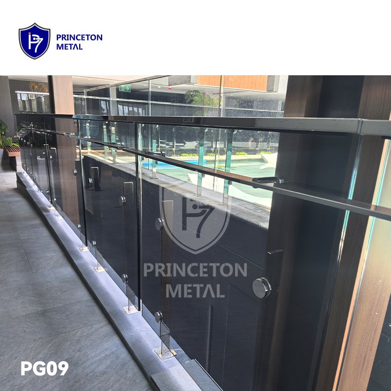 Customized DIY Metal Balustrade System Aluminum Deck Glass Balcony Railing