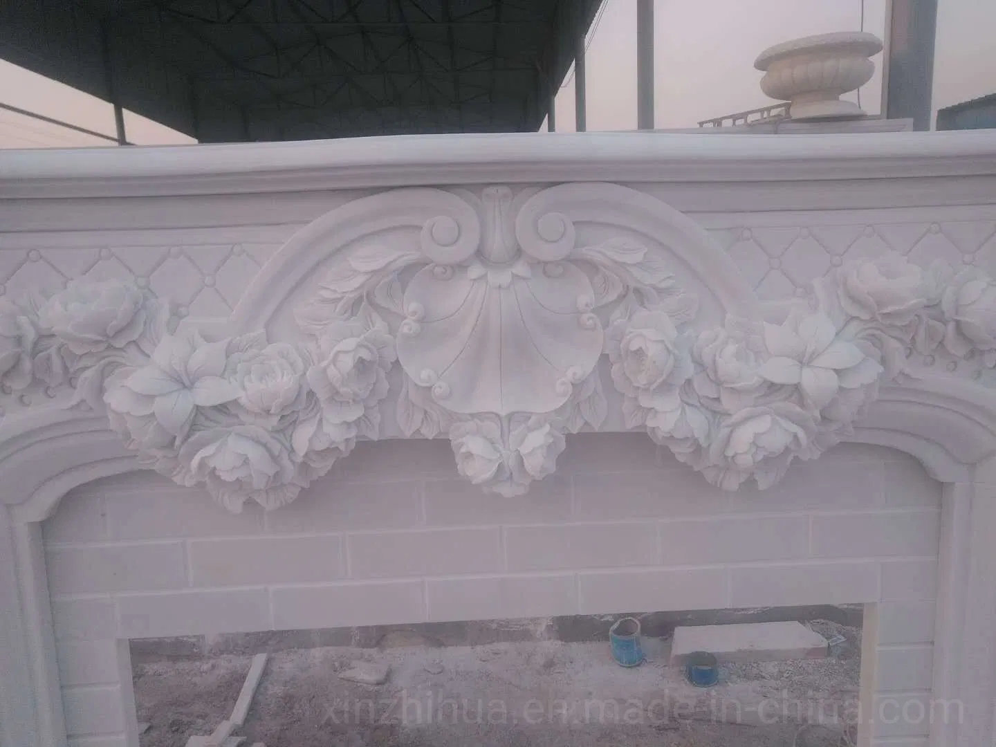 American Style Home/Decorative Hand/Carved Stone Mantel White Carrara Marble Fireplace