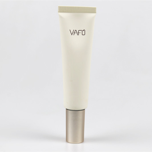 Versatile Creamy Eyeshadow Base for Flawless Makeup Looks
