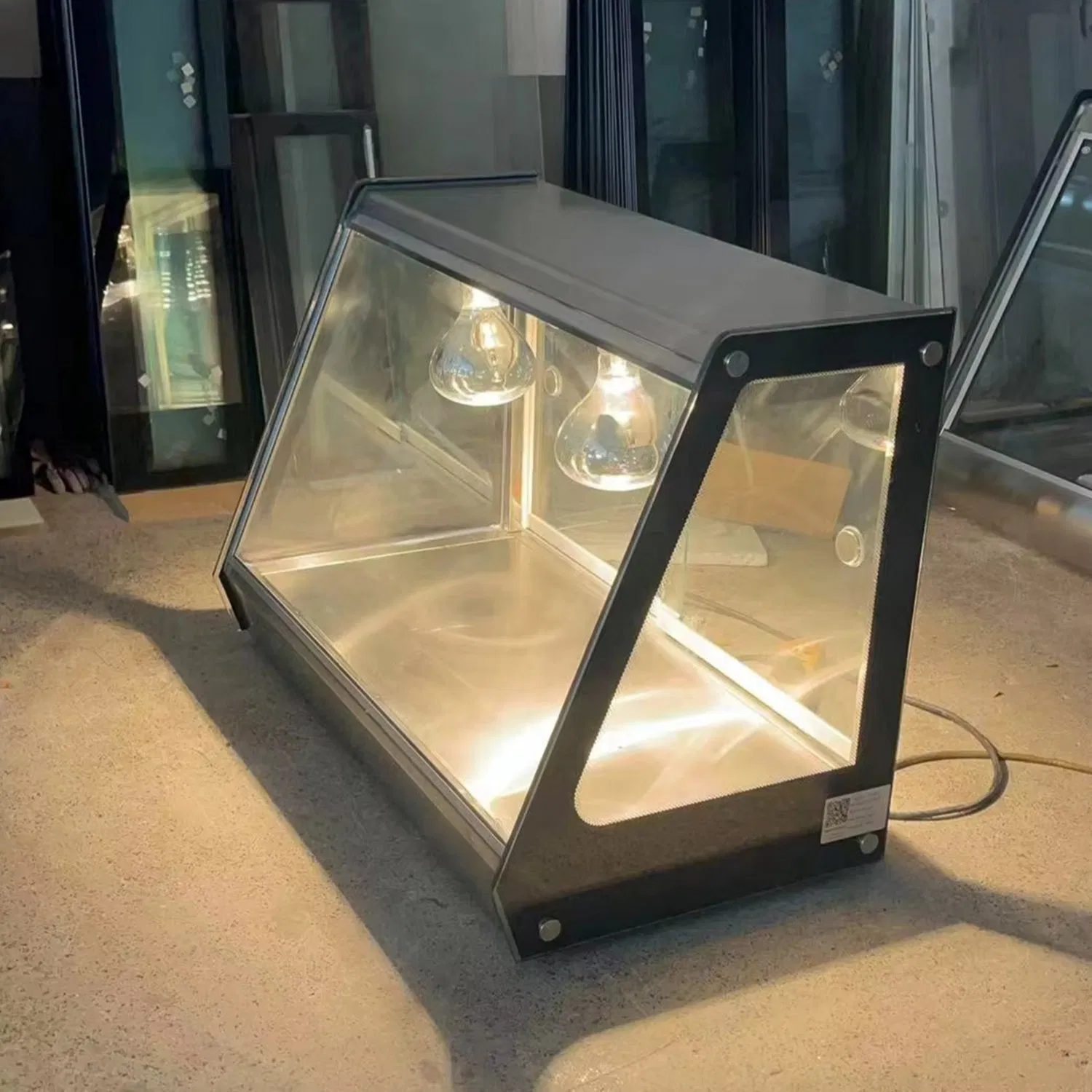 Dual Zone Food Warming Cabinet with Separate Controls for Dry and Moist Heat Applications