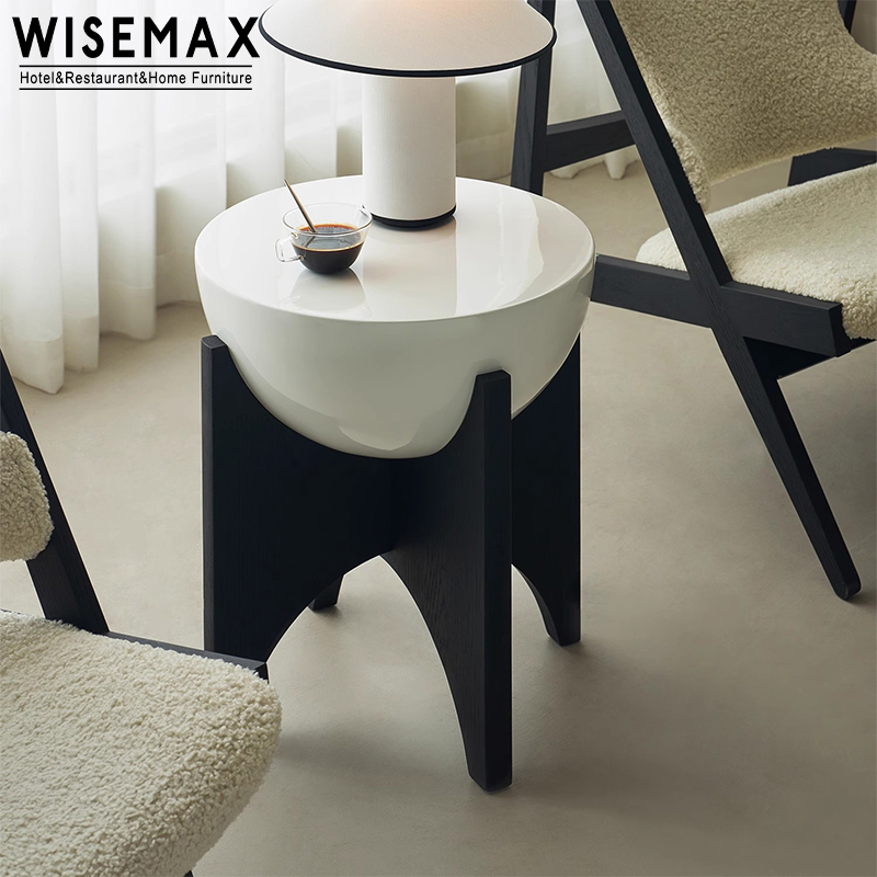 Журнальный столик деревянный для гостиной