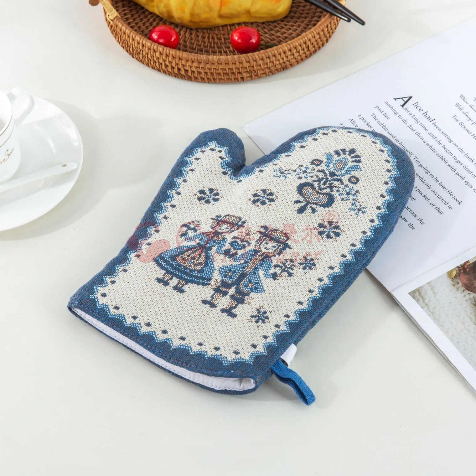 Simple Tableware Oven Mitts with Thickened Filling Heat Insulating Oven Gloves for Kitchen Baking
