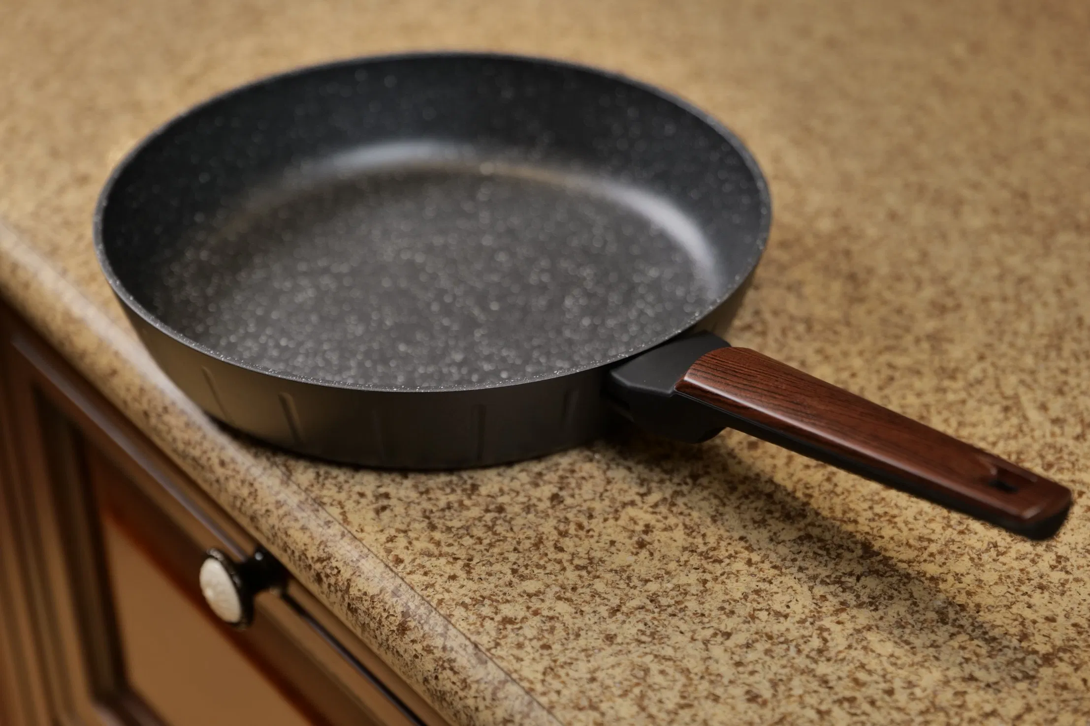 Household Items Kitchen Tool Cookware Aluminum Non-Stick Frying Pan