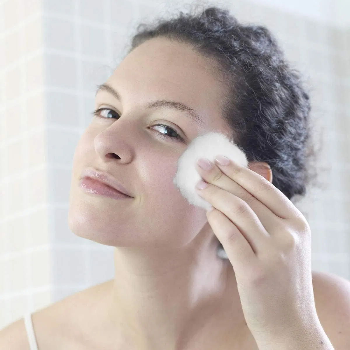 Multipurpose Cotton Balls for Makeup Removal Applying Lotion