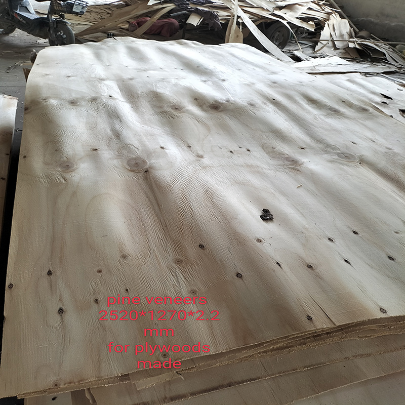 Pine Wood Rotary Cutting 2520mm * 1270mm * 1.7mm Grade AA Pine Veneer for Plywood Core