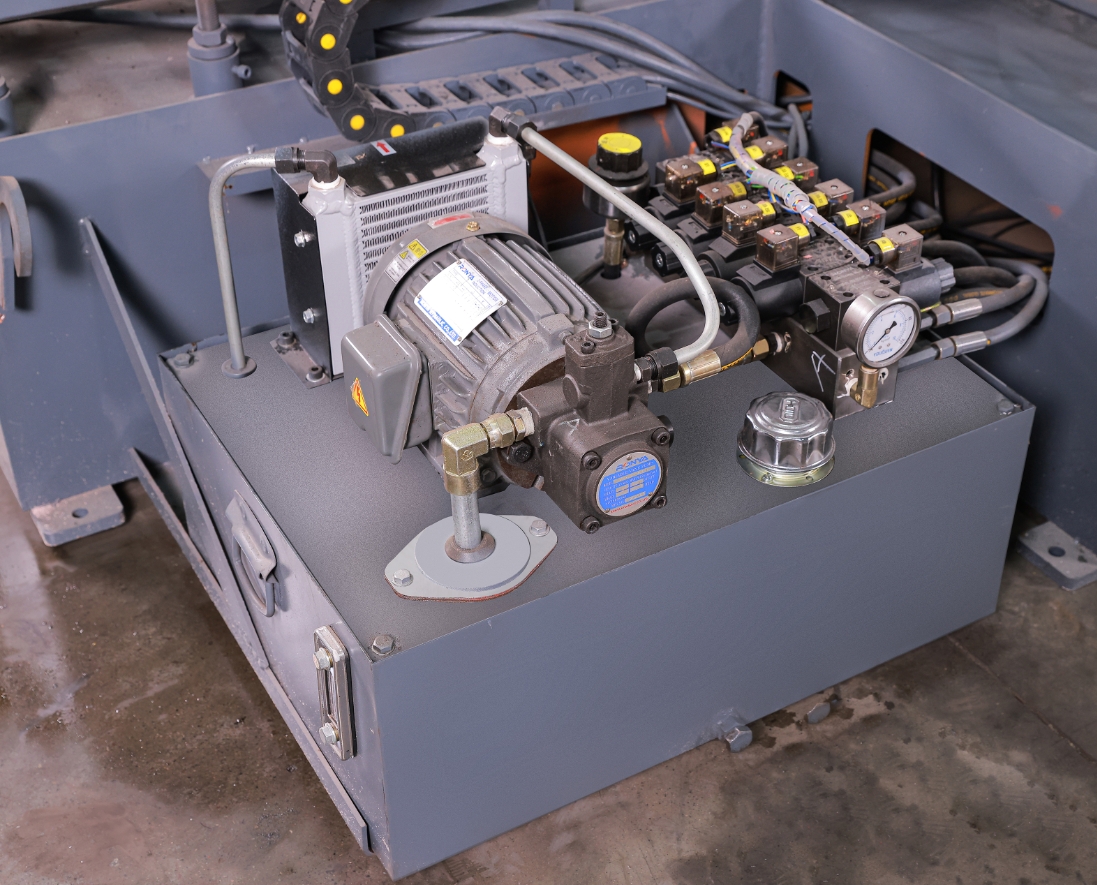 Ленточная пила горизонтальная двухколонная промышленная