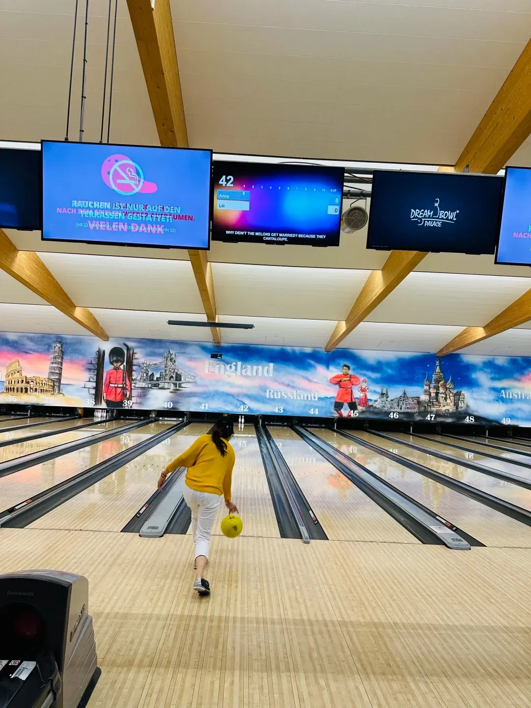 Fireproof HPL Compact Laminate Sheet for Bowling Center Floor Side Panel Application