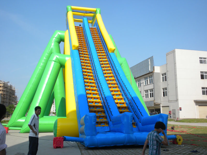 2019 New Inflatable Corkscrew Water Slide