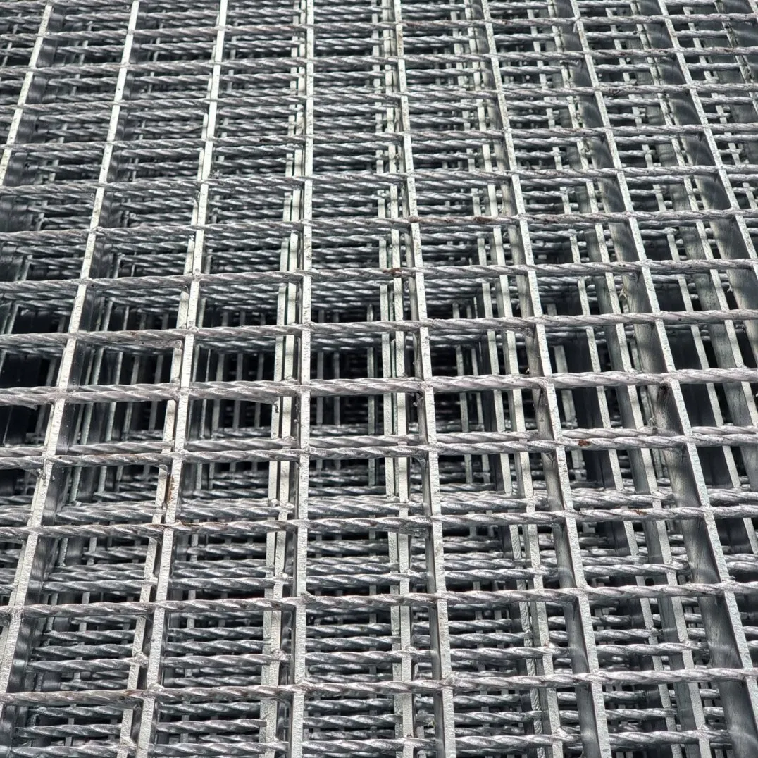 Manufacturer OEM Customized Hot Dipped Galvanized Plain/Serrated Steel Grating for Platform Walkway /Drain Trench Cover