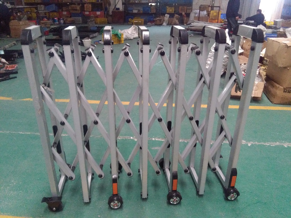 Portable Retractable Aluminum Traffic Barrier for Road Safety