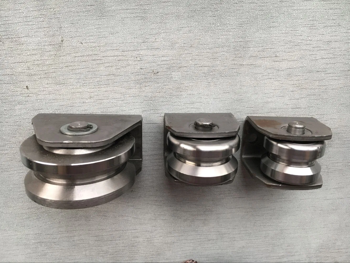 Sliding Gate Wheel with Exterior Bracket for Sliding Gates