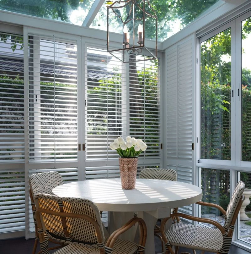 Modern Design Wood/ PVC Louvers Sliding Folding Plantation Shutters for Living Room Bedroom Hotel Use