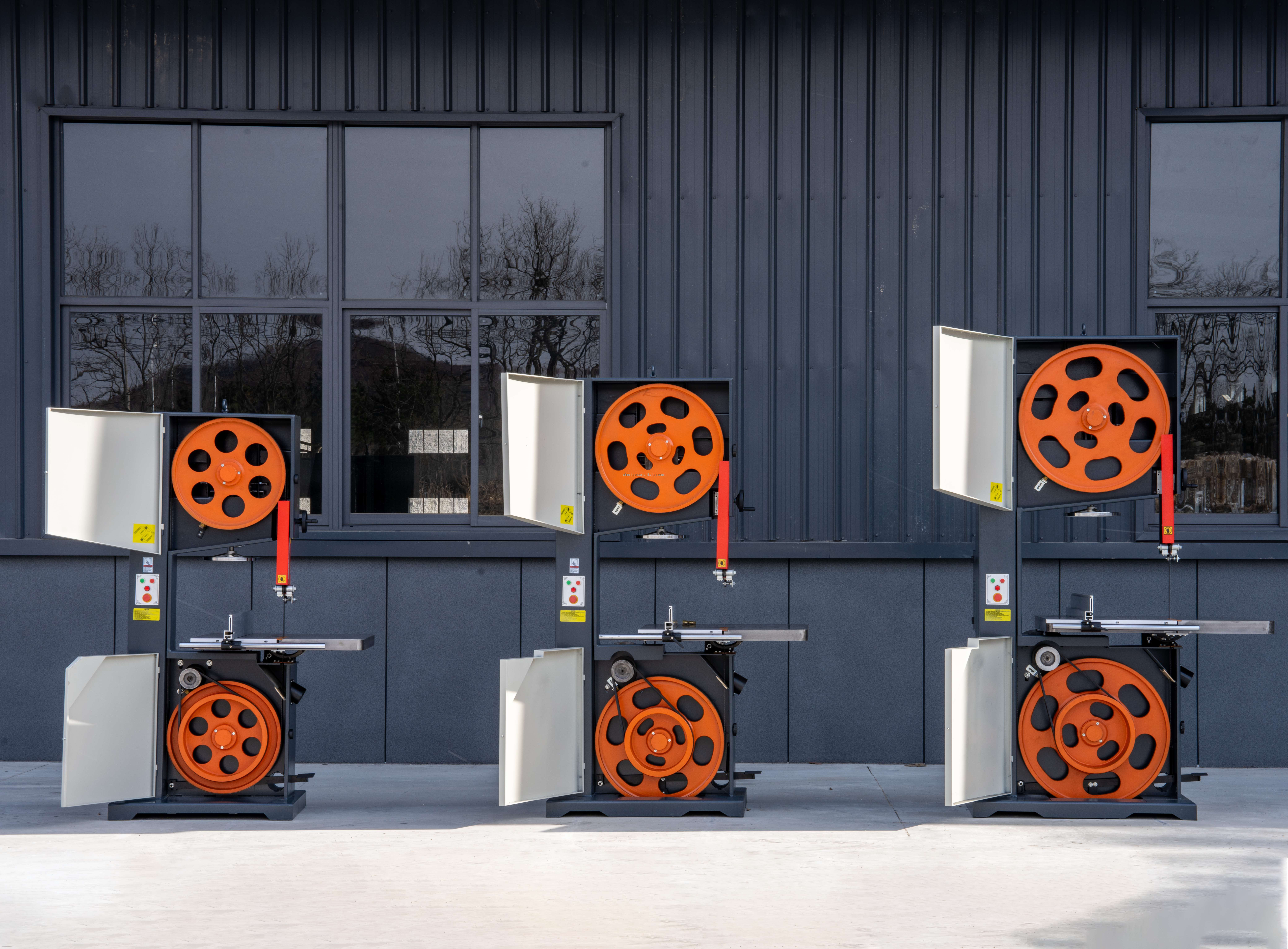 Станок ленточнопильный вертикальный промышленный по дереву 64-81 см