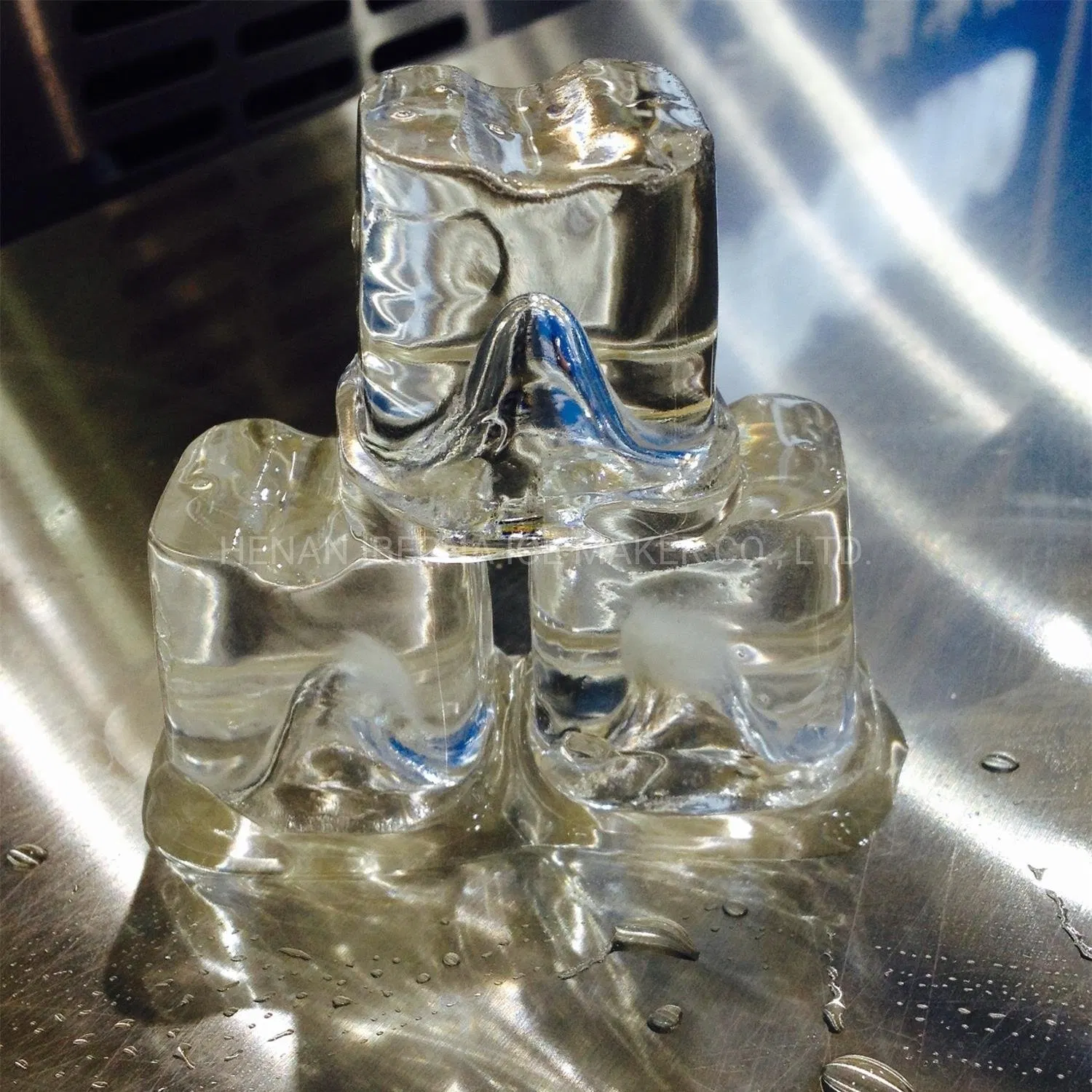 60kg Ice Machine with Two Functions of Self Water Supply and Water Pipe Connection