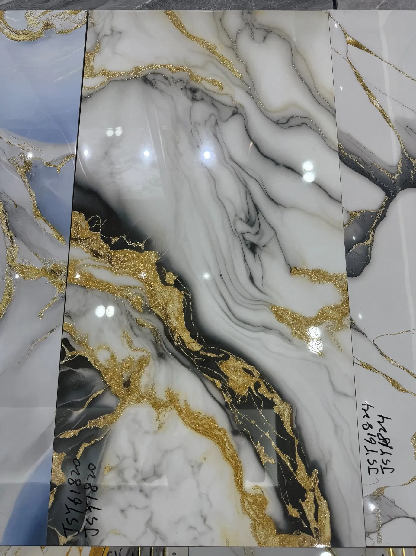 Элитная плитка Golden Silk для дизайна интерьера