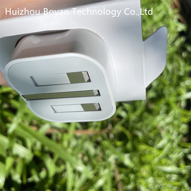 Factory Directly Original Foldable 20W Type C Socket UK 3 Pin