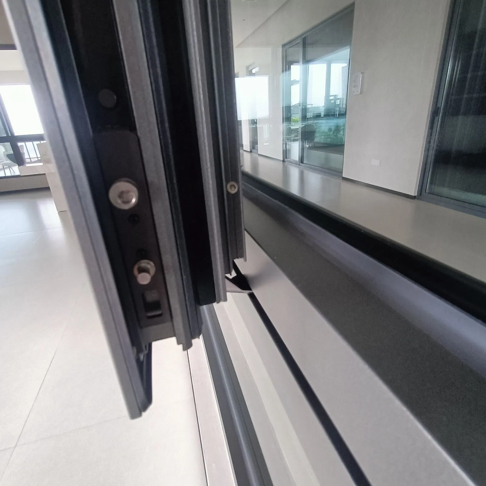 Sliding Tilting Aluminium Windows Handle Hardware Quality with Tempered Glass PA66 Strip Factory Sliding Window