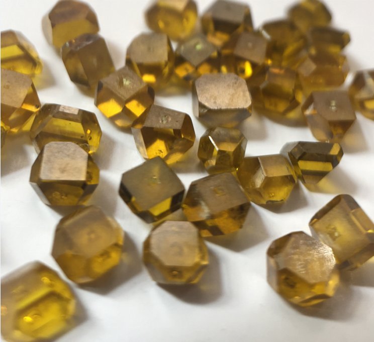 Синтетические алмазы HPHT желтые, сырые, 18/20