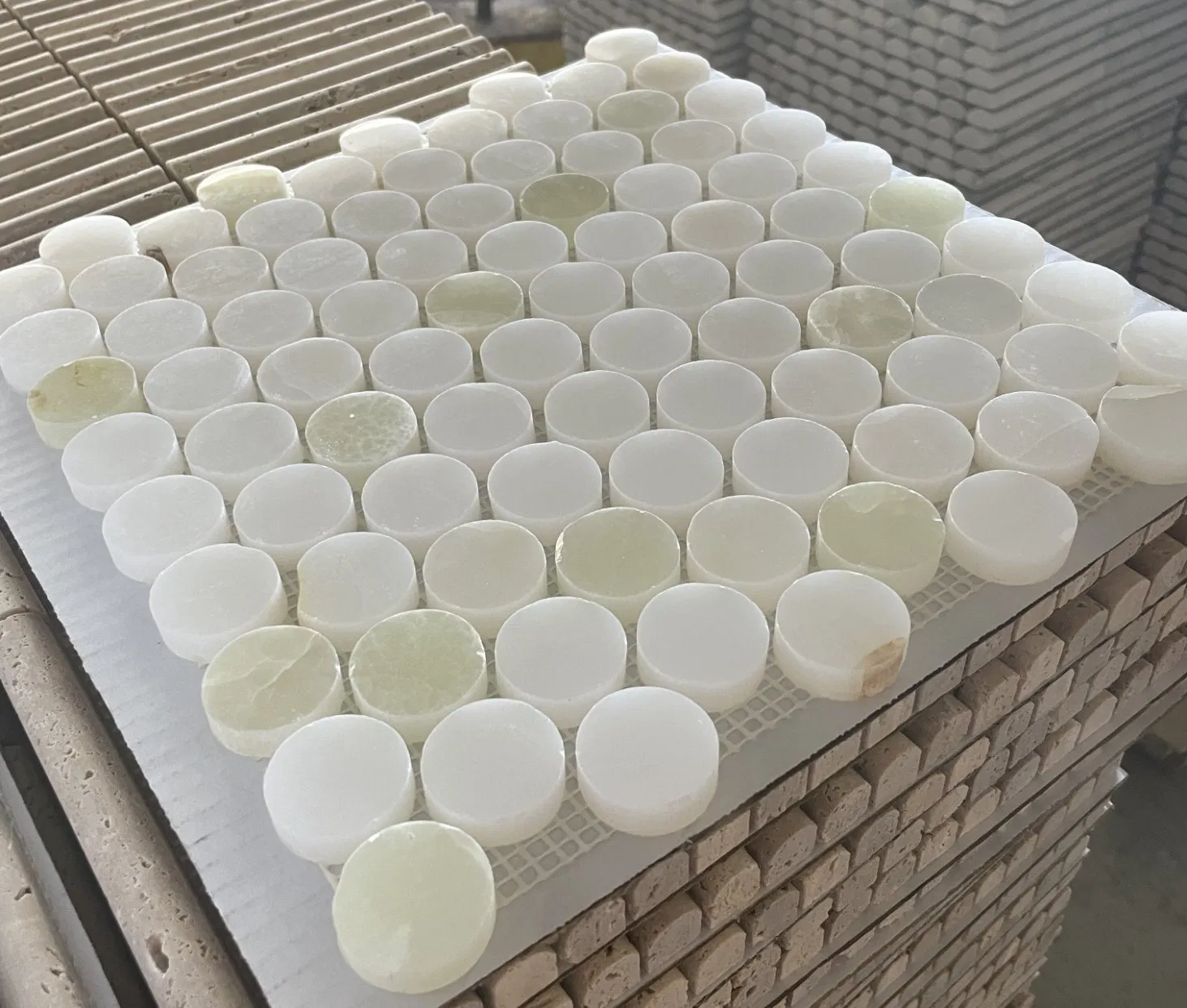 Natural stone Customized polished/honed white/green Onyx Round Mosaic Tiles for Indoor/Interior kitchen/bathroom Floor/wall/backsplash/Ceiling
