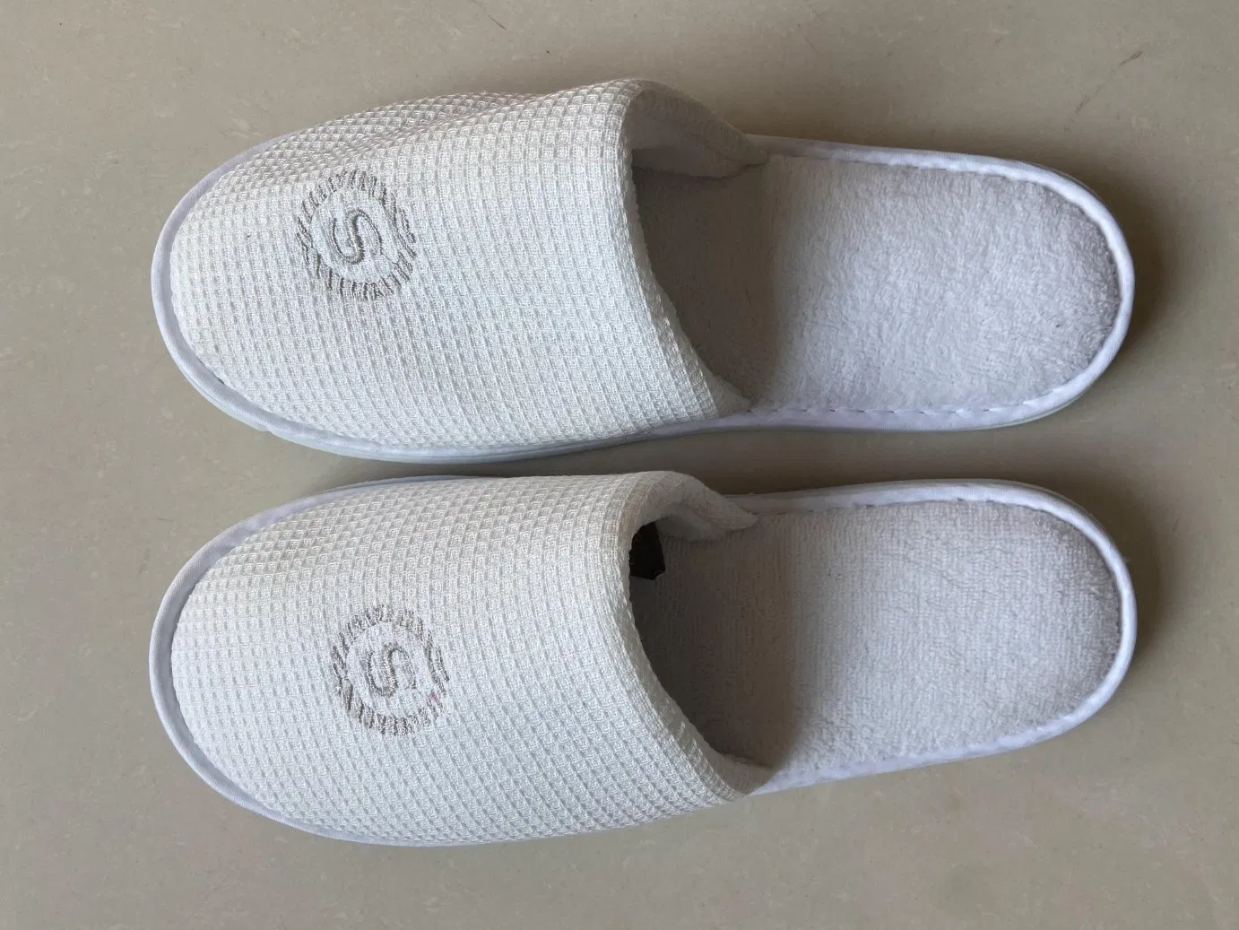 White Hotel Disposable Closetoe Slippers Coral Fleece SPA Guest Shoes