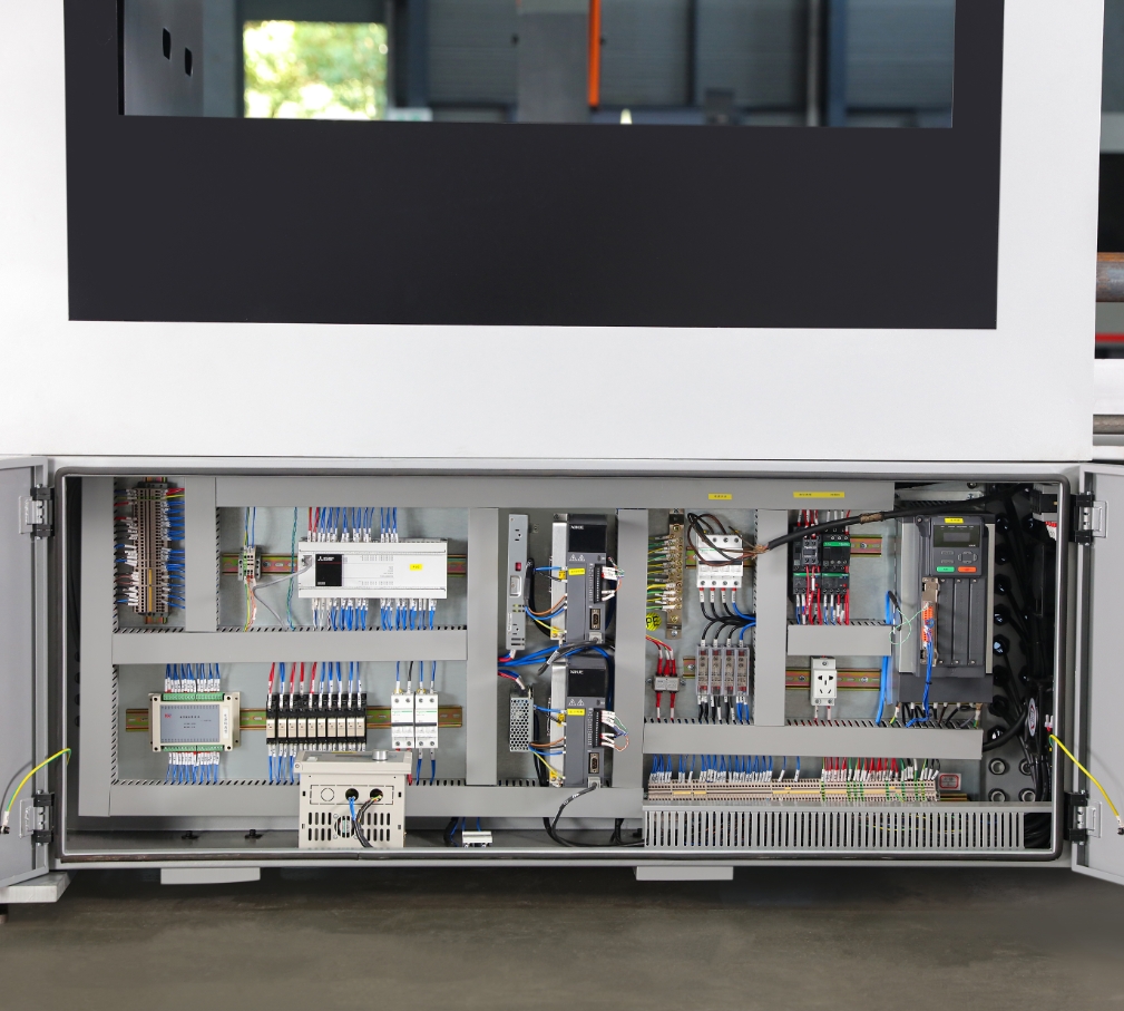 Ленточная пила по металлу автоматическая ЧПУ 800 мм