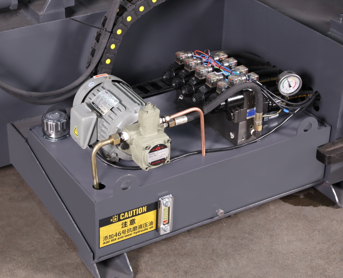 Ленточная пила по металлу автоматическая с PLC и редуктором