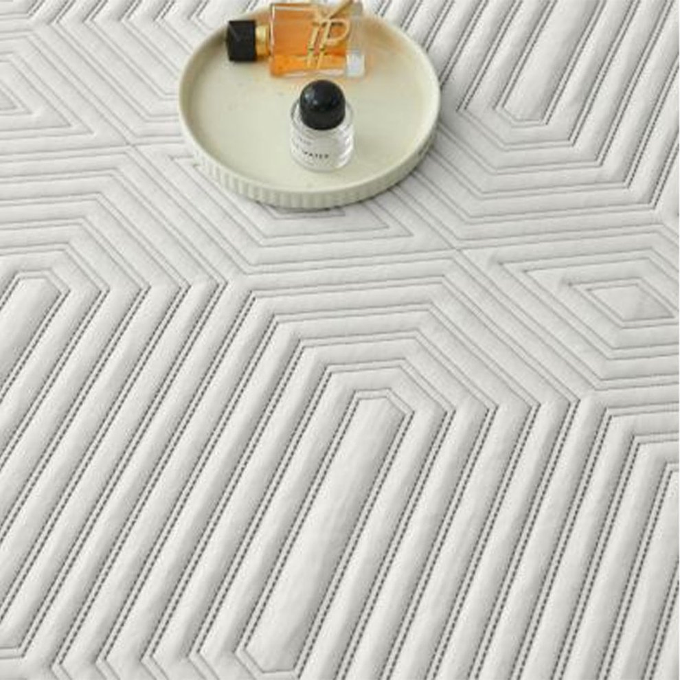 Comfortable Soft Cooling Air Layer Breathable Home Use Quilted Mattress Cover