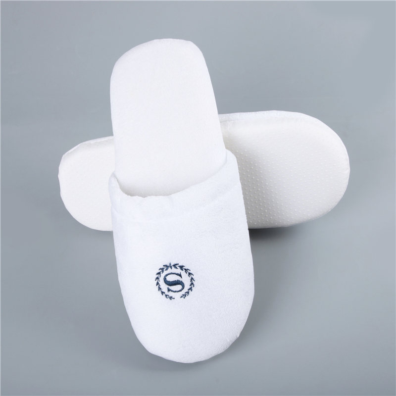 OEM Custom Embroidered Luxury Disposable Hotel White Terry Towel Fabric Disposable SPA Bedroom Hospital Hotel Guest Slippers