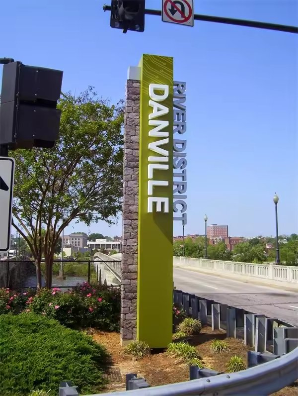 Outdoor Stainless Steel Free Standing Used LED Bank Pylon Sign Board for Sales