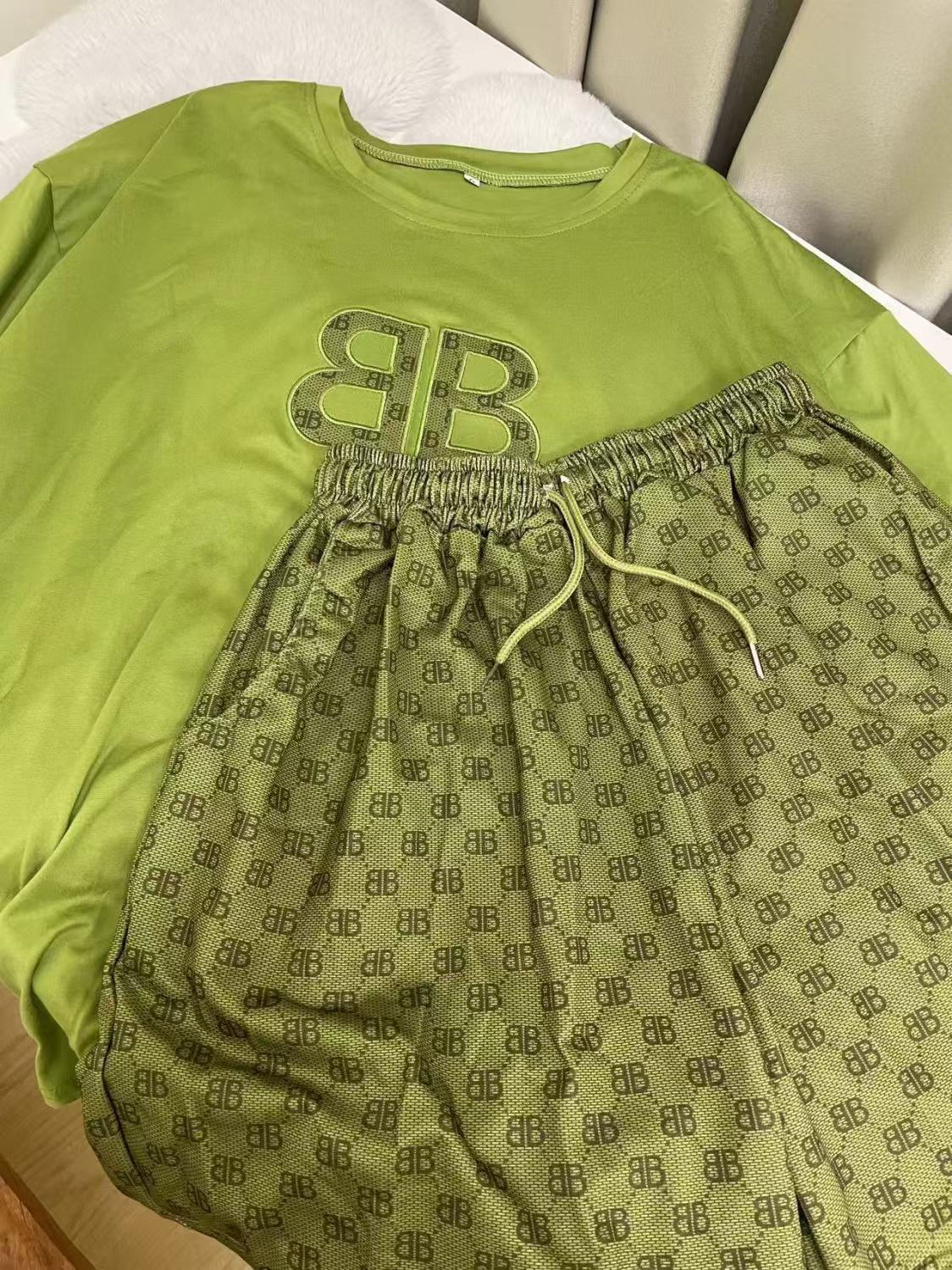 Комплект женский летний трикотажный пуловер и шорты