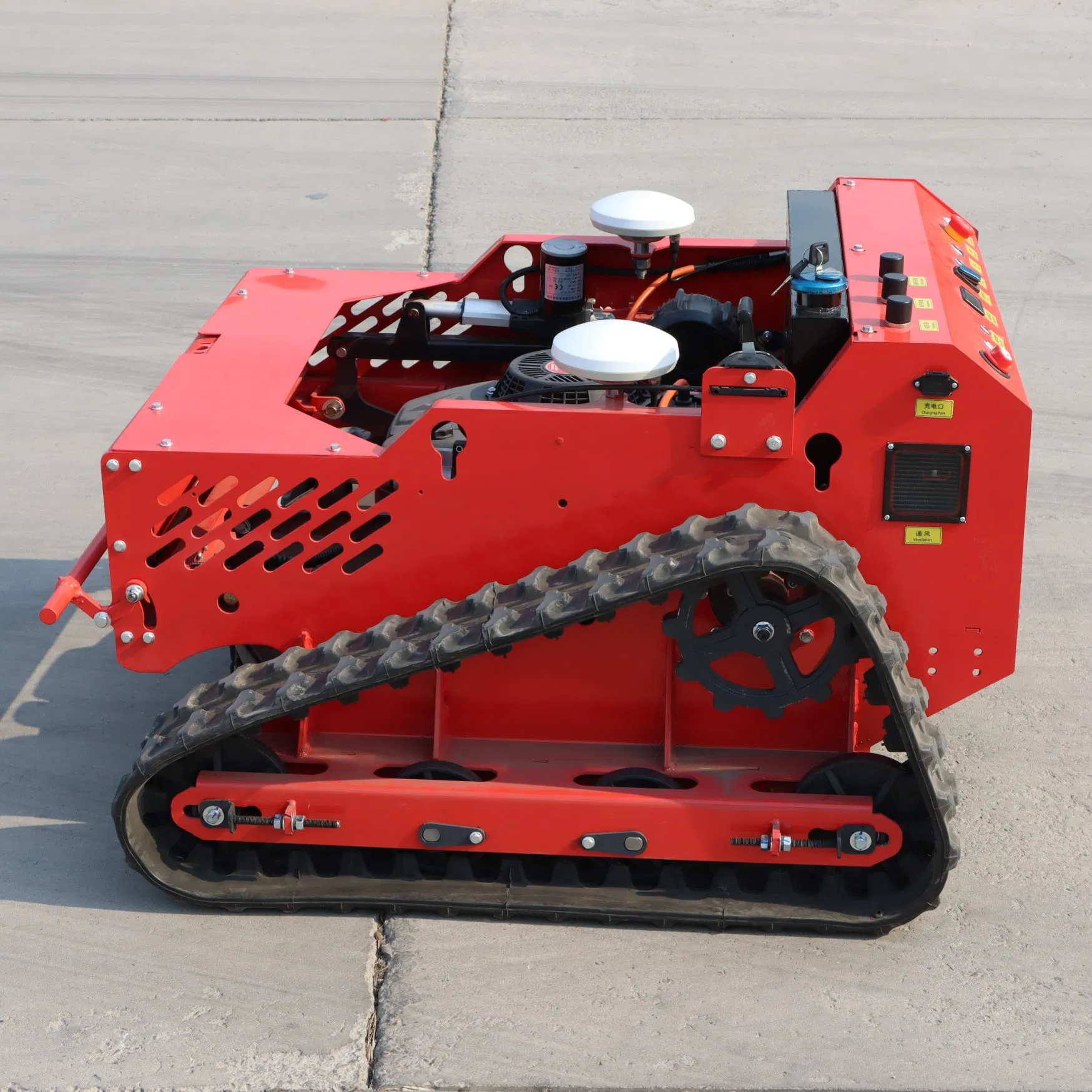 Самоходная газонокосилка с прямым металлическим ножом