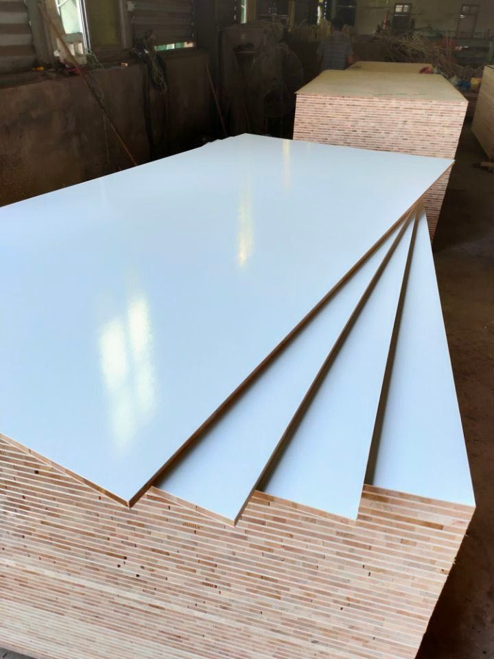 1220X2440X18mm Block Board with Falcata Core, Okume Film, Mr Glue