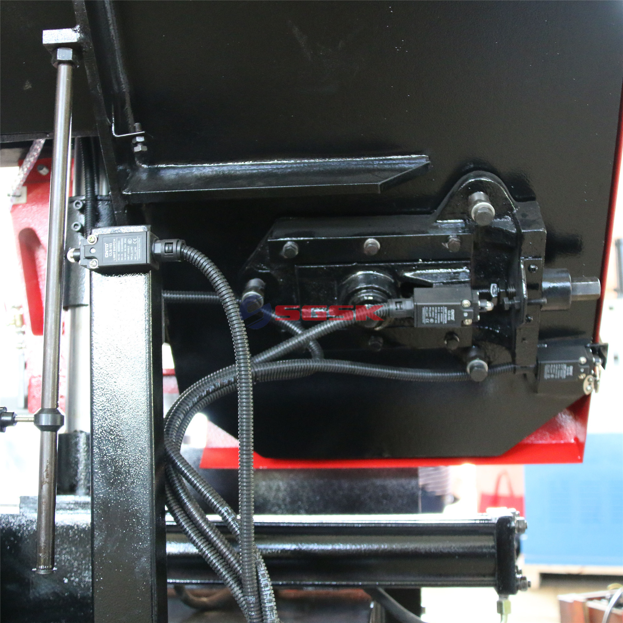 Ленточная пила по металлу горизонтальная GH4235