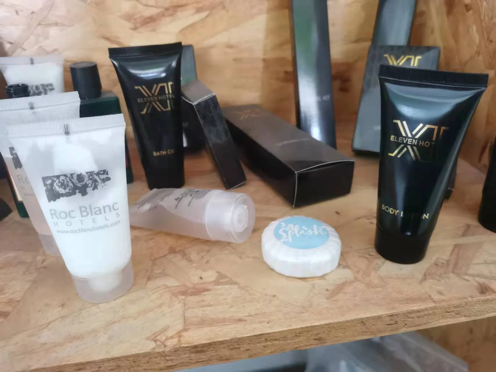 Wholesale Squeezer Plastic Empty Aluminum Hotel Cosmetic Tube 02