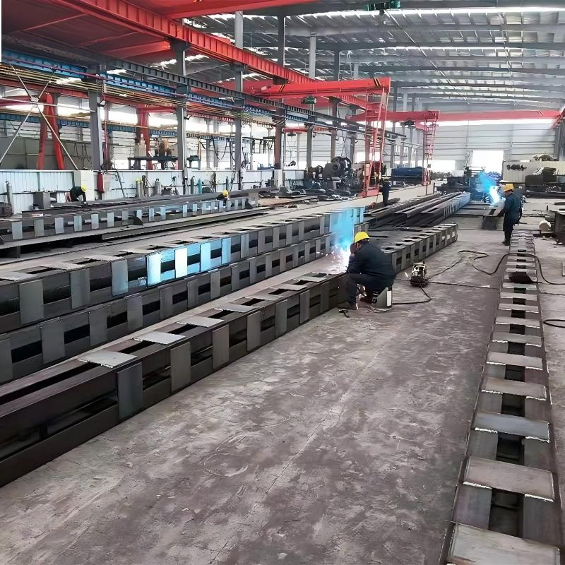 Prefabricated Steel Building with Strong Lattice Column Support System