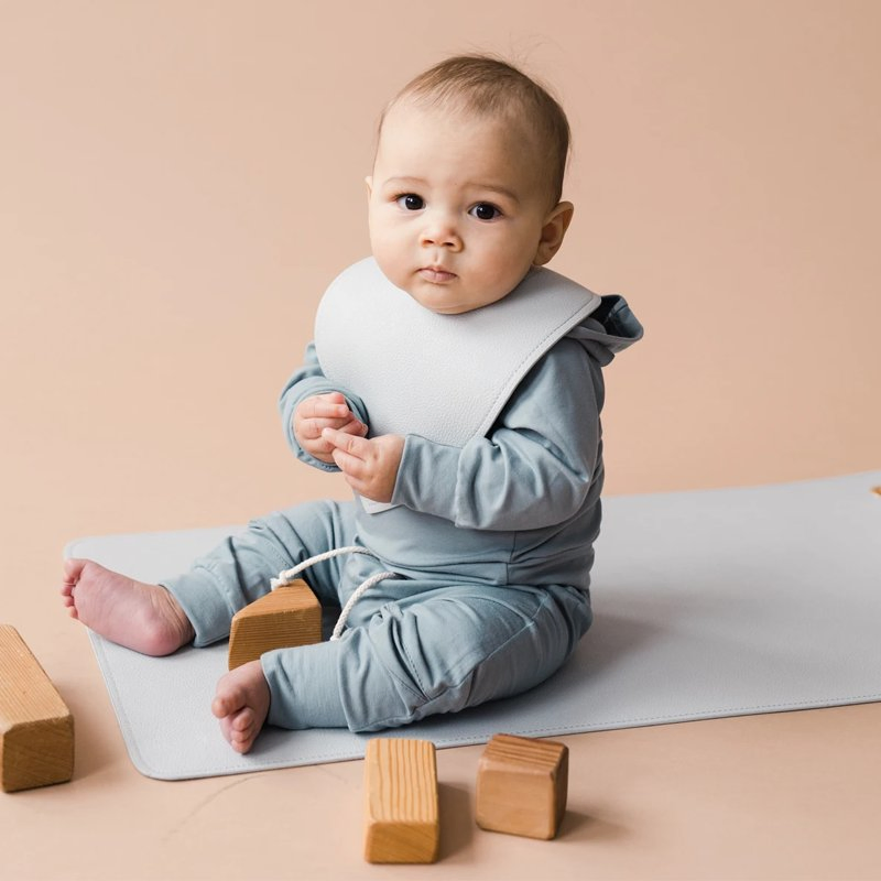 2021 Top Seller High Quality Children Soft Leather Bibs Reversible Bibs for Newborns Toddlers