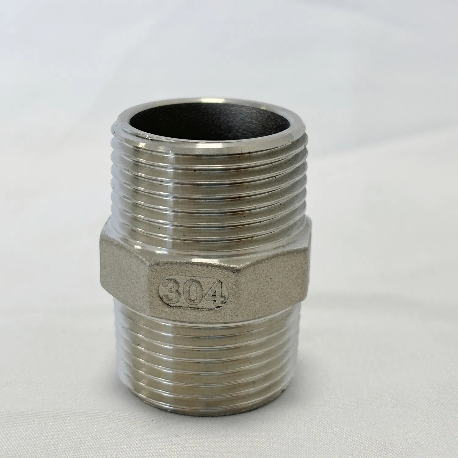 Heavy-Duty Stainless Steel Hex Nipple Pipe Fitting for Industrial Use