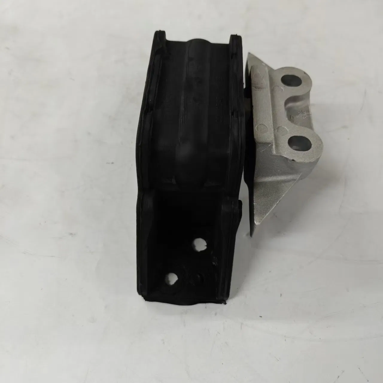 Опора двигателя Saic Maxus V80 C00015460