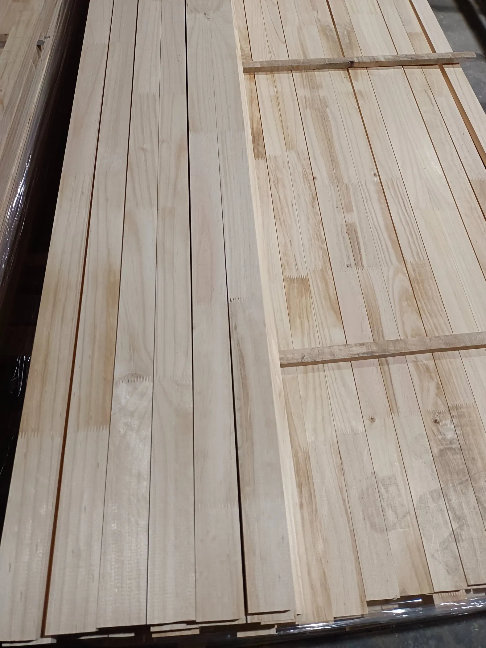 FSC CE Certificated 10mm 40mm Pine Poplar Paulownia Wood Finger Jointed Board