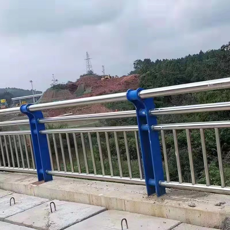 Customized Stainless Steel Pipes Composite Steel Traffic Safety Barrier Bridge Crash Guardrail for Safety