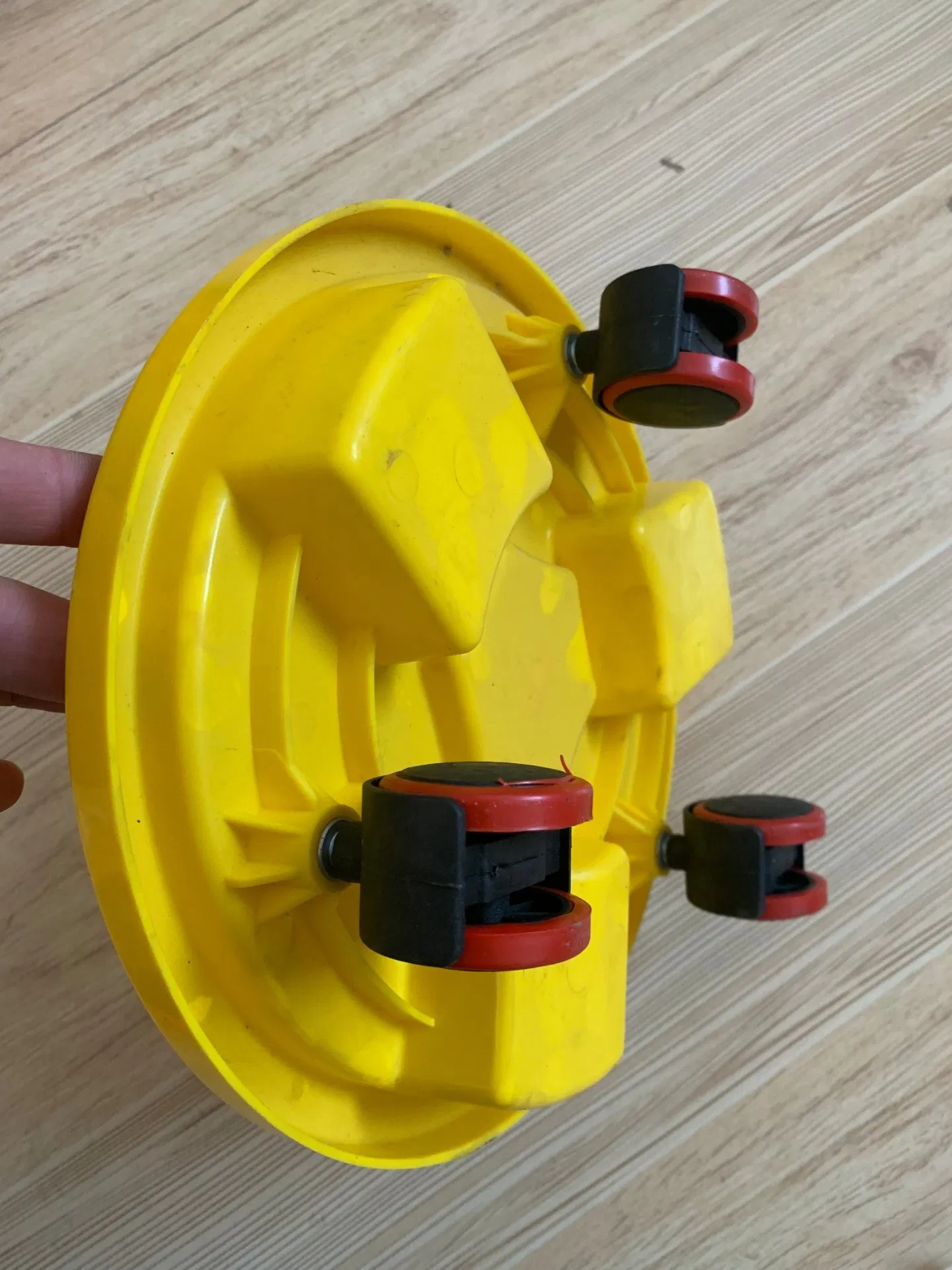 Долли для цветочных горшков