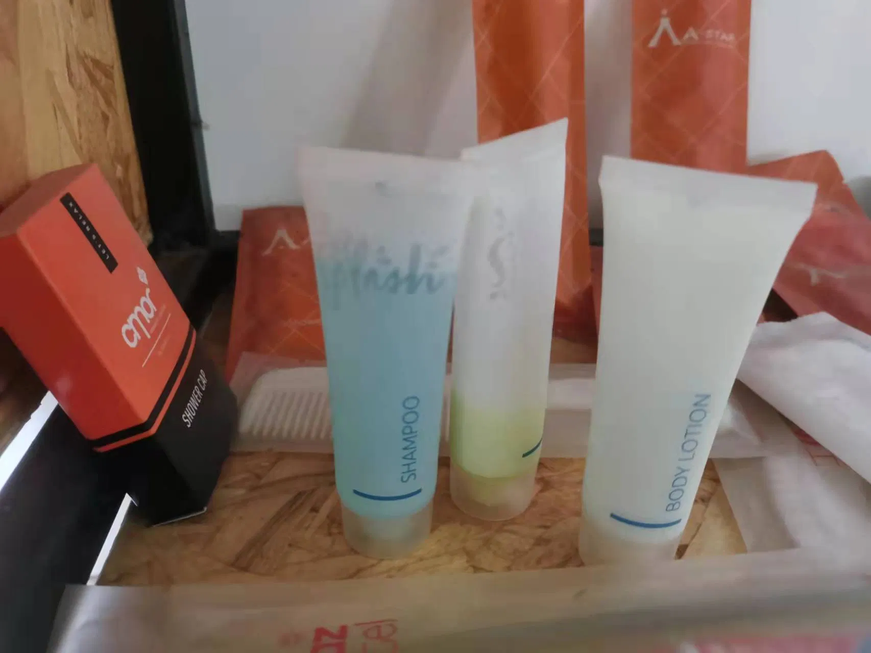 Wholesale Squeezer Plastic Empty Aluminum Hotel Cosmetic Tube 02