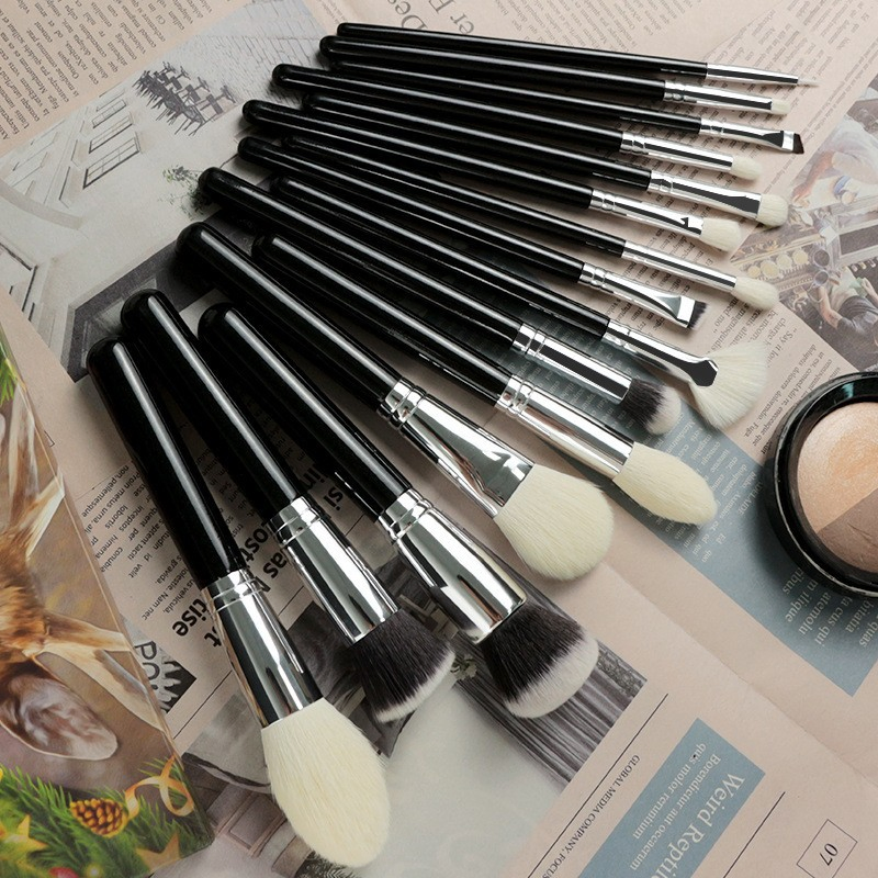 Complete Your Makeup Kit with Premium Brushes: Essential Highlighter Brush Set
