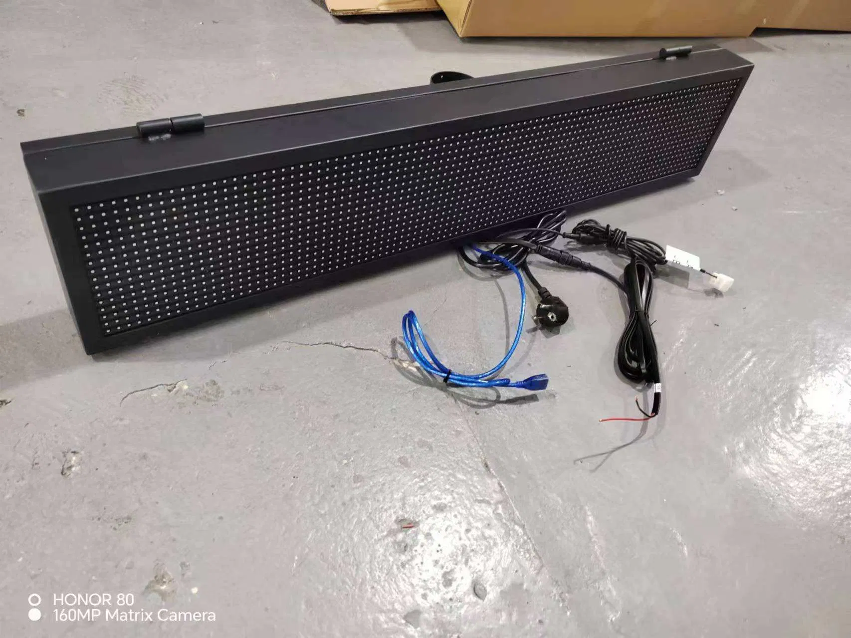 Уличная водонепроницаемая LED-вывеска с прокруткой текста