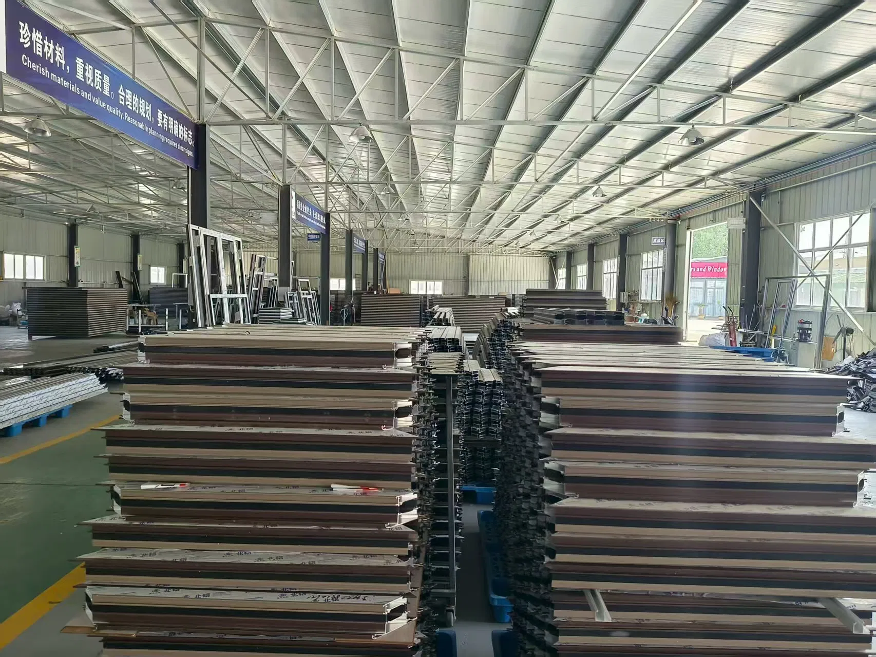 Aluminum Frame Glass Adjustable Blinds Produced by The Factory